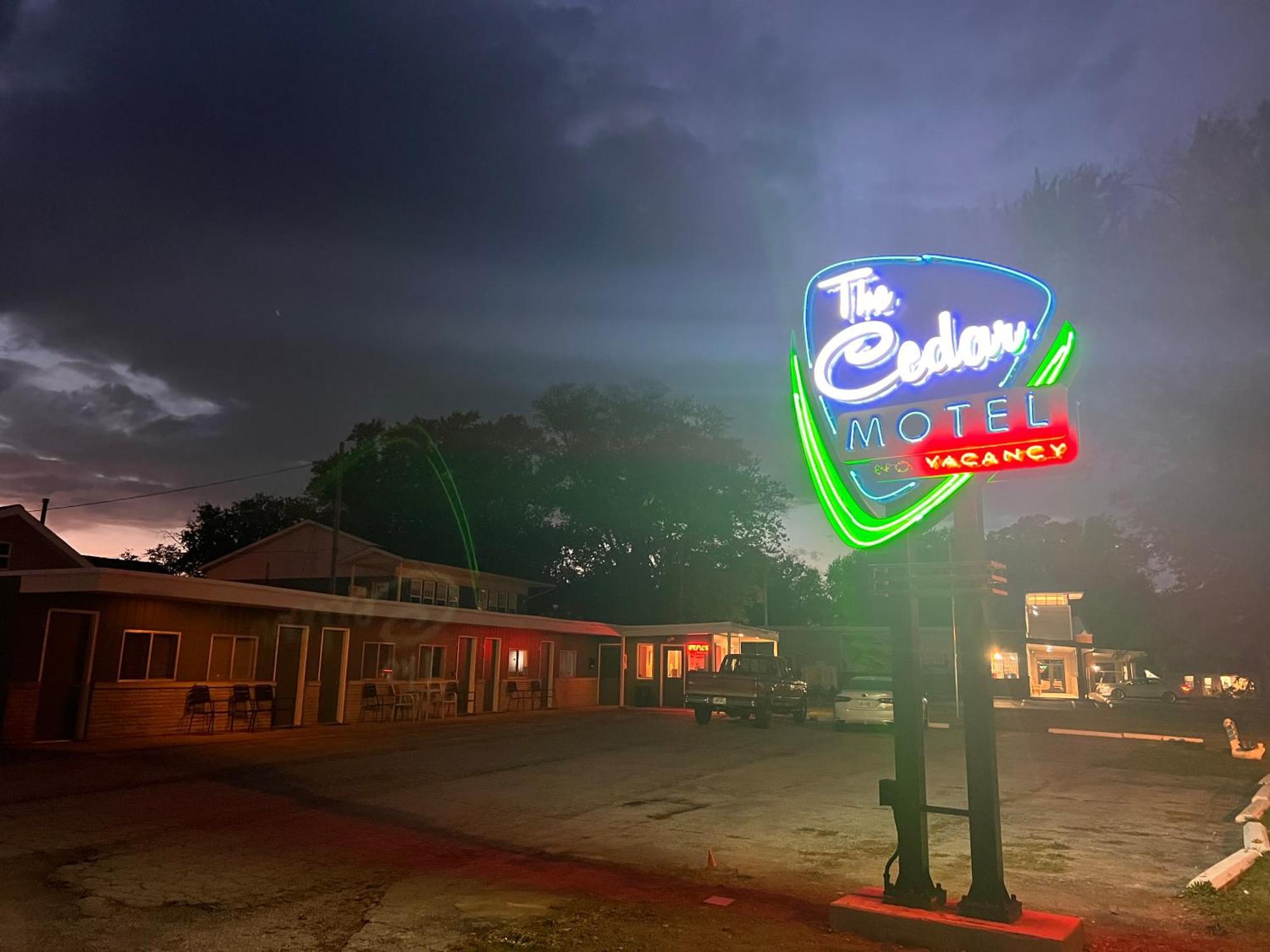The Cedar Motel Sandusky Εξωτερικό φωτογραφία
